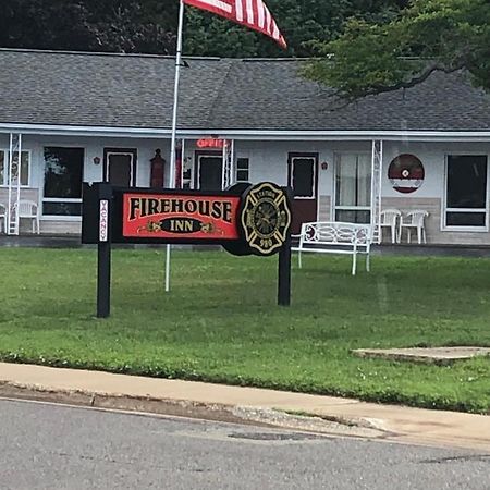 Firehouse Inn Saint Ignace Bagian luar foto