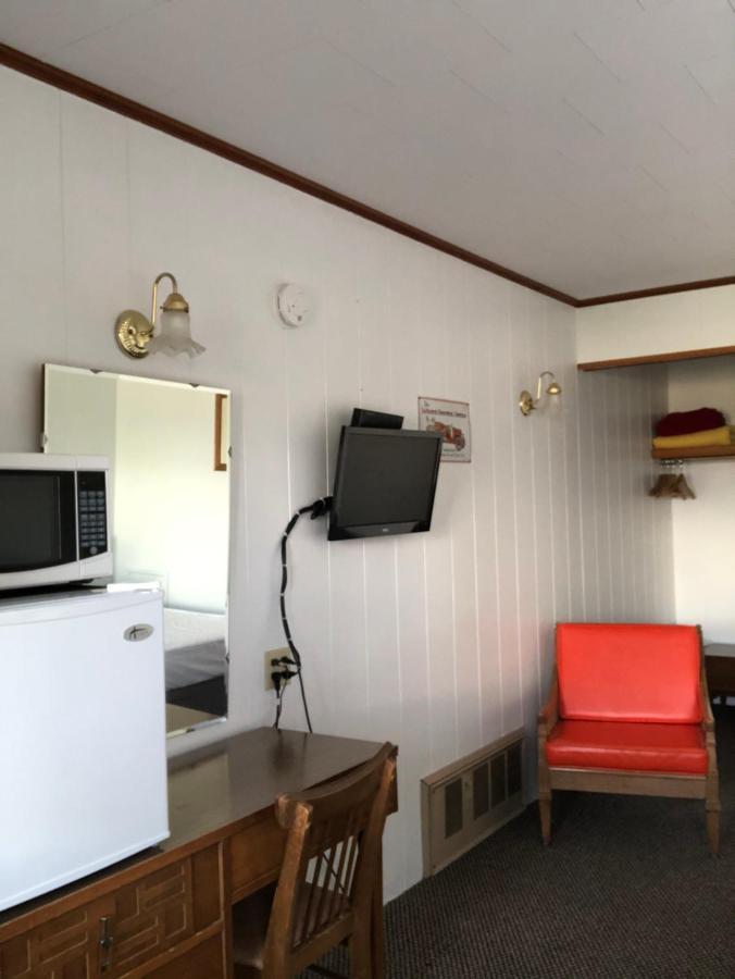 Firehouse Inn Saint Ignace Bagian luar foto