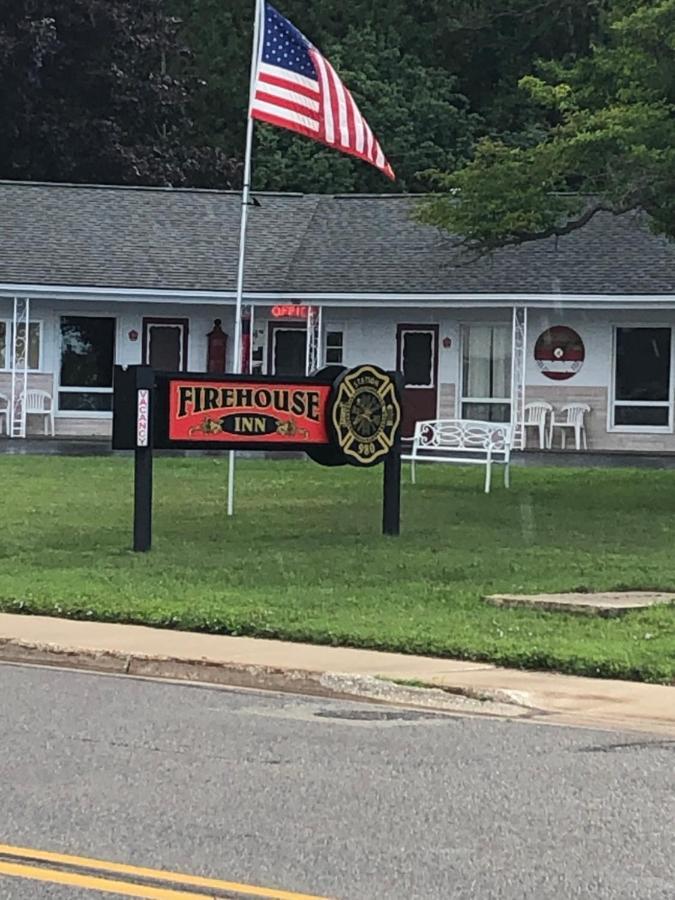 Firehouse Inn Saint Ignace Bagian luar foto