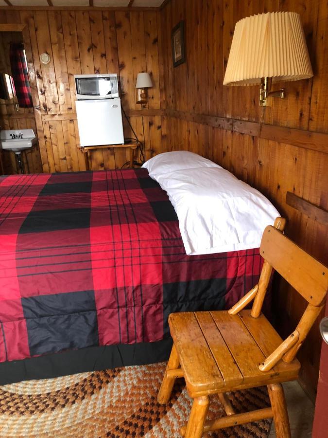 Firehouse Inn Saint Ignace Bagian luar foto